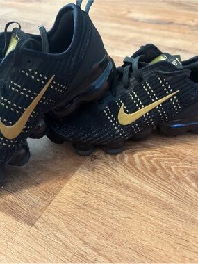 Nike Vapormax Flyknit Sneakers - Black & Gold Swoosh
